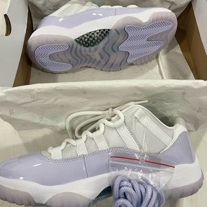 Womens Air Jordan 11 Retro Low 'Pure Violet’